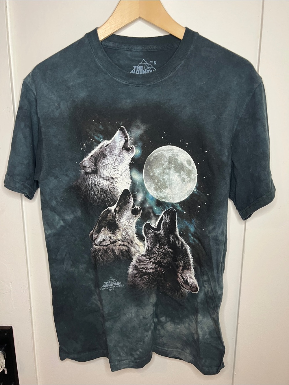 The Mountain three wolves howling Black Gray green Wolf Moon Short Sleeve Tee